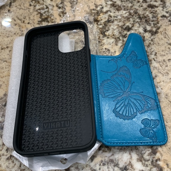 Cell phone case - Picture 4 of 7